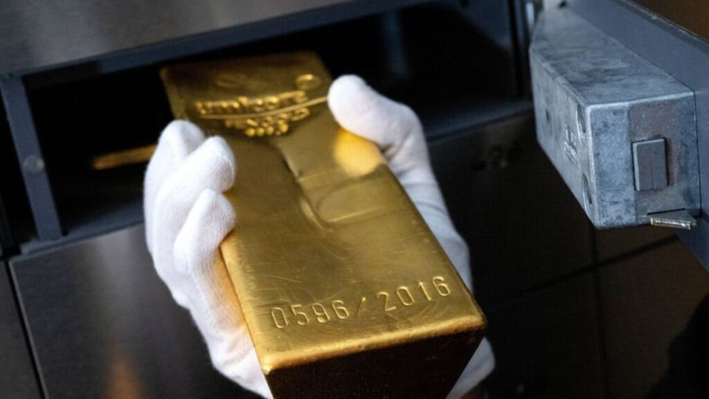 Die Goldbestände von Anlegern bei der Deutschen Börse sinken - trotz steigender Kurse für das Edelmetall. Foto: Sven Hoppe/dpa