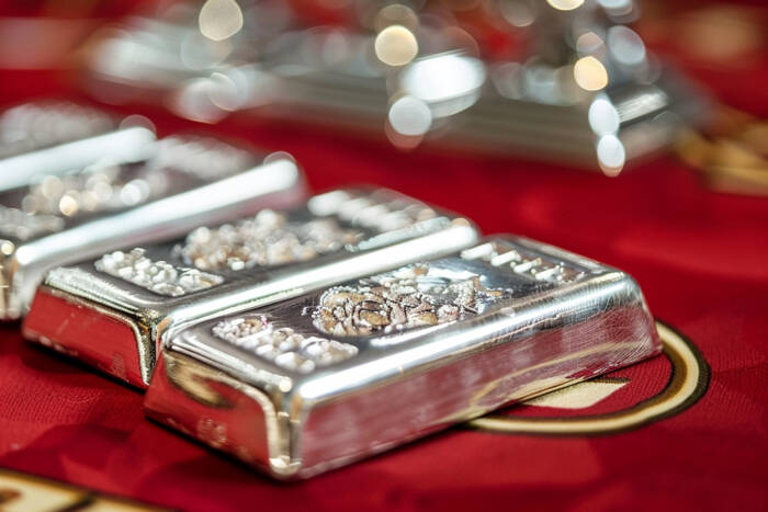 Silver Prices Forecast: XAG/USD Spikes Higher Ahead of ADP Data, FOMC Minutes