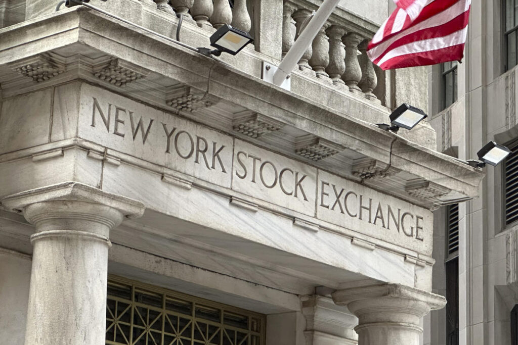 Wall Street gains ground following its sell-off as tech, smaller stocks rise up