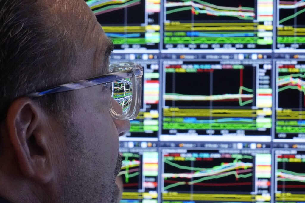 US stocks finish lower as rally fades; European bourses rise