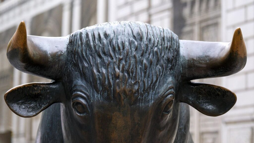 Dax erreicht Rekord mit über 19.000 Punkten, Aktienkurse steigen