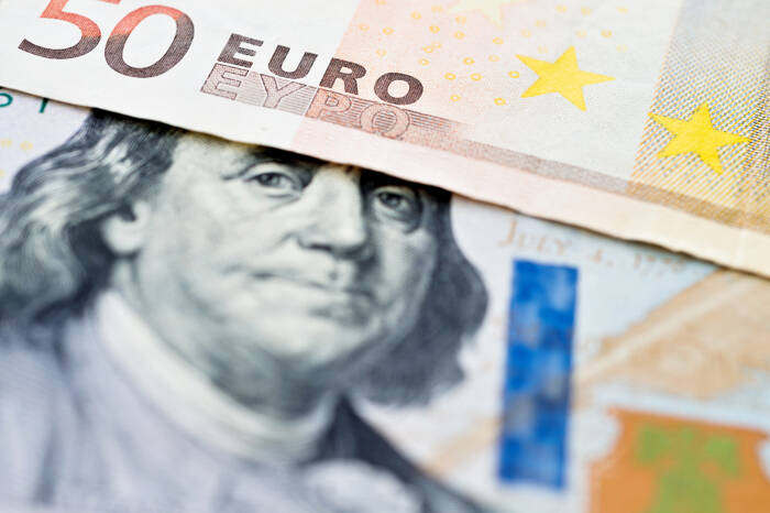 EUR/USD Forecast – Euro Continues to See Back and Forth Action