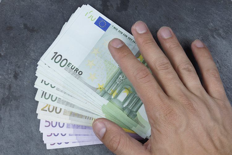 Market attention shifts to August inflation data from US