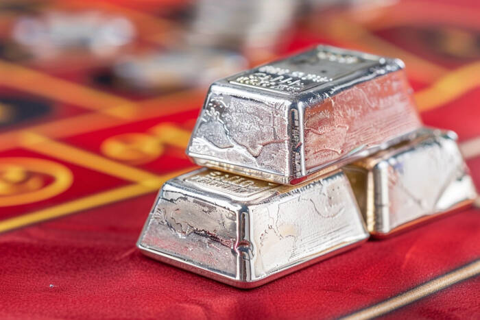 Silver (XAG) Forecast: Traders Eye Potential Plunge to 200-Day MA Support at $26.62