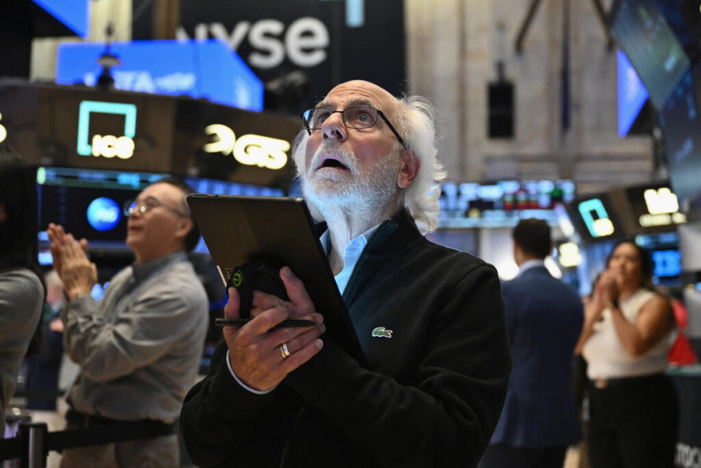 Dow gains as Fed's favored inflation gauge cools