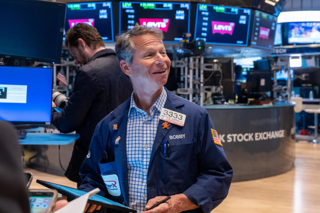 S&P 500, Nasdaq gain as US GDP data, chip stocks lift mood