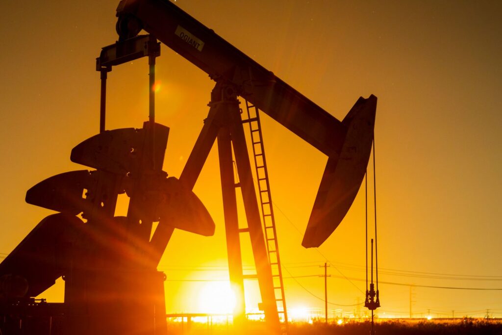 Oil Stocks Lose Ground as Crude Prices Fall