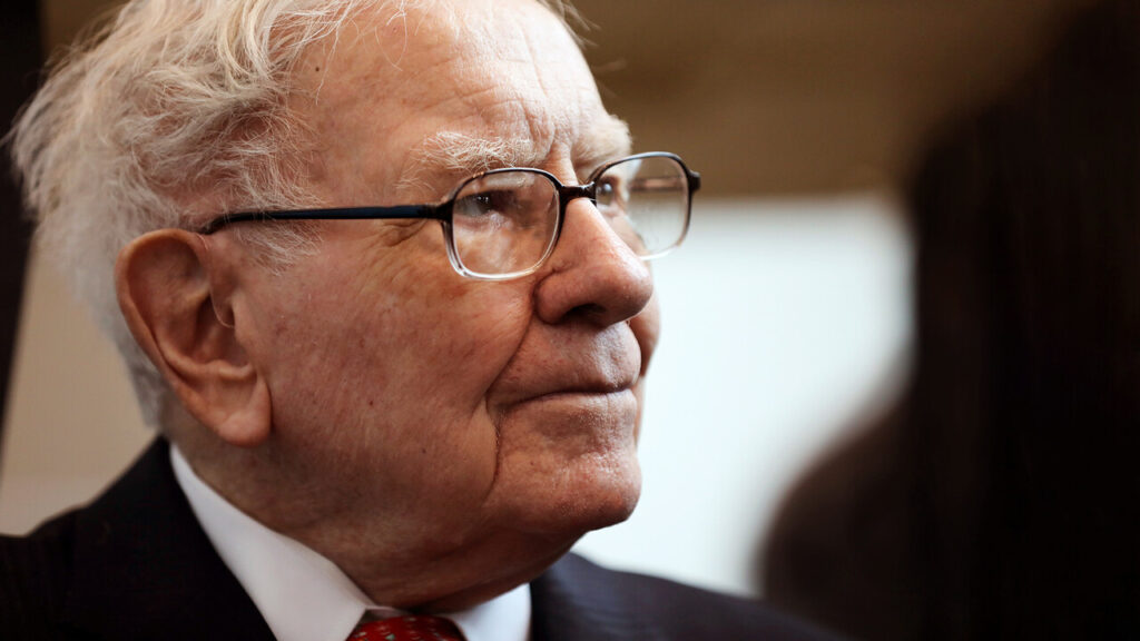 Warnsignal? Kurz vor ihren Zahlen verkauft Warren Buffett diese Aktie millionenfach