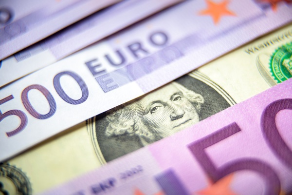 Euro lower as US inflation dips slightly