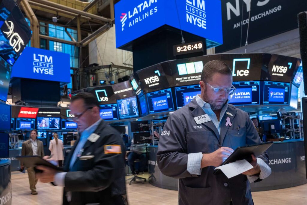 Stocks End Mixed as S&P 500 and Dow Snap Six-Week Winning Streaks