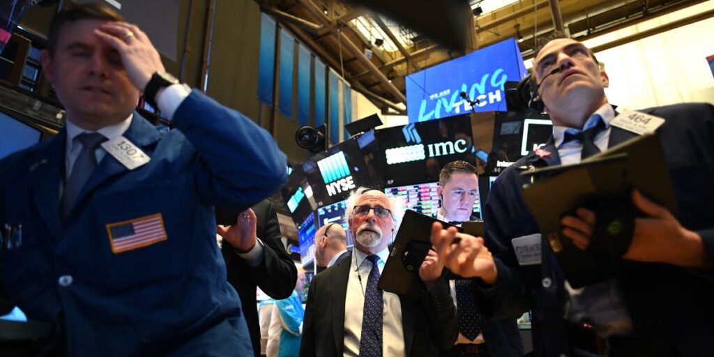 Stock Market Outlook: Technicals Suggest 7% Drop in S&P 500 Next Month