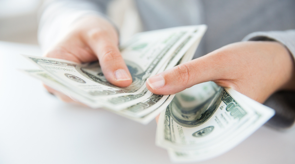 Hands holding money-Deposit Photos