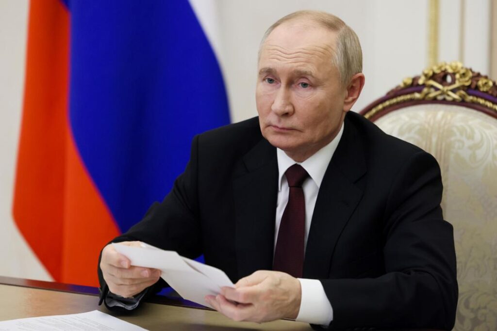 Russlands Präsident Wladimir Putin unter Druck: Die Moskauer Börse hat bereits den Handel mit Dollar und Euro eingestellt.