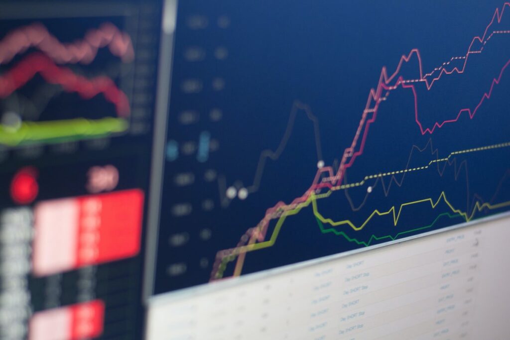 USD/JPY Adjusts Amid Mixed Signals From Japan's Economic Data