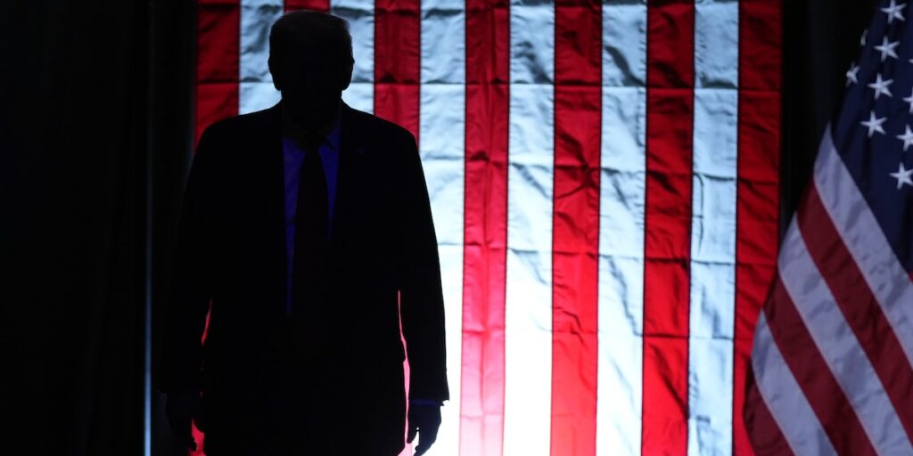 Börsen nach dem Trump-Sieg: Bitcoin, Tesla, Zinsen steigen - deutsche Autoaktien brechen ein