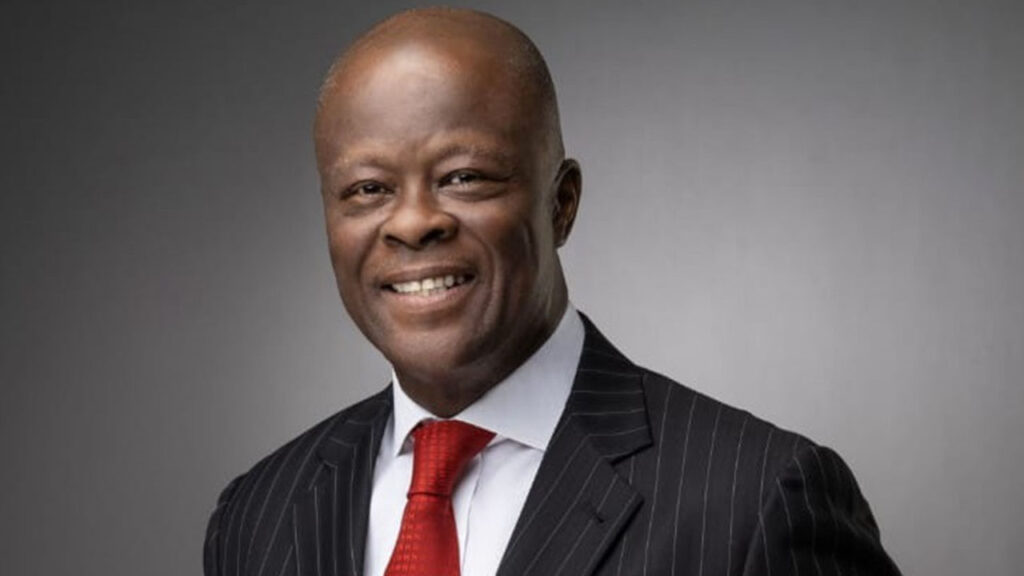 Forex crisis: FG gives Nigerians 9 months to deposit dollars in banks