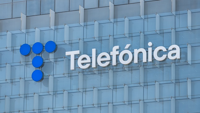 Telefonica net income plunges on fore...