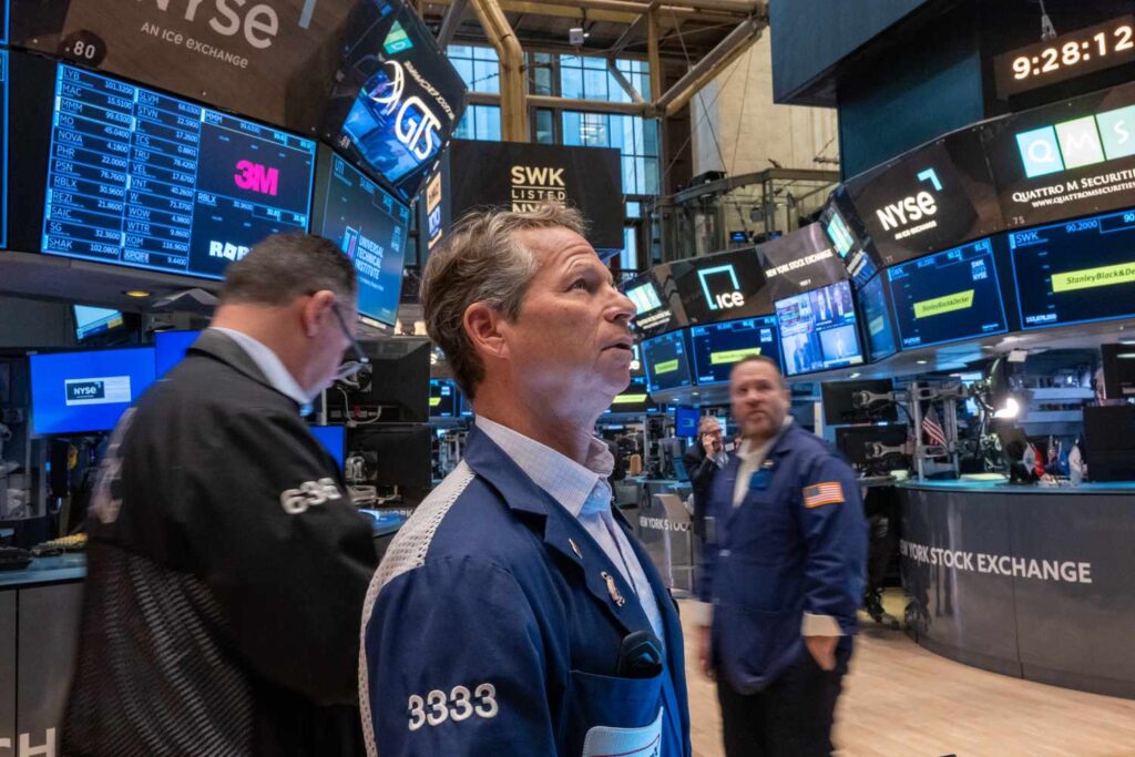 Stocks Rise, Boosted by Tech Gains, as Investors Eye Presidential Election