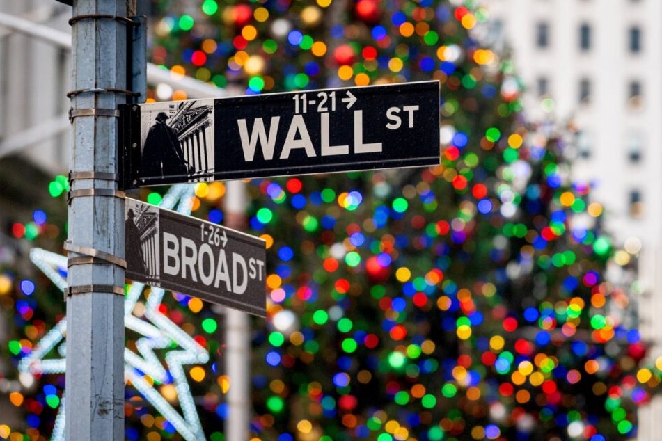 Is Stock Market Open On Christmas Eve 2024? A Quick Guide For Market Hours, Banks And What's Closed For Santa Claus - Invesco QQQ Trust, Series 1 (NASDAQ:QQQ), SPDR Dow Jones Industrial Average ETF (ARCA:DIA)