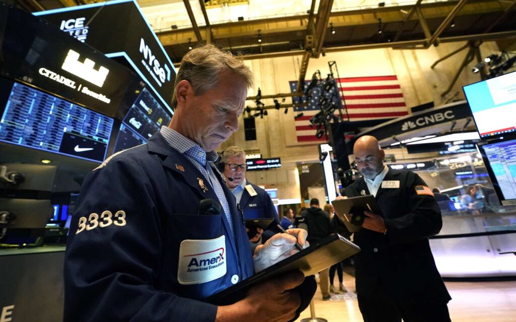 Stocks Slide as Nvidia, Broadcom Lead Chipmakers Lower; Dow on Pace for 9th Straight Daily Decline